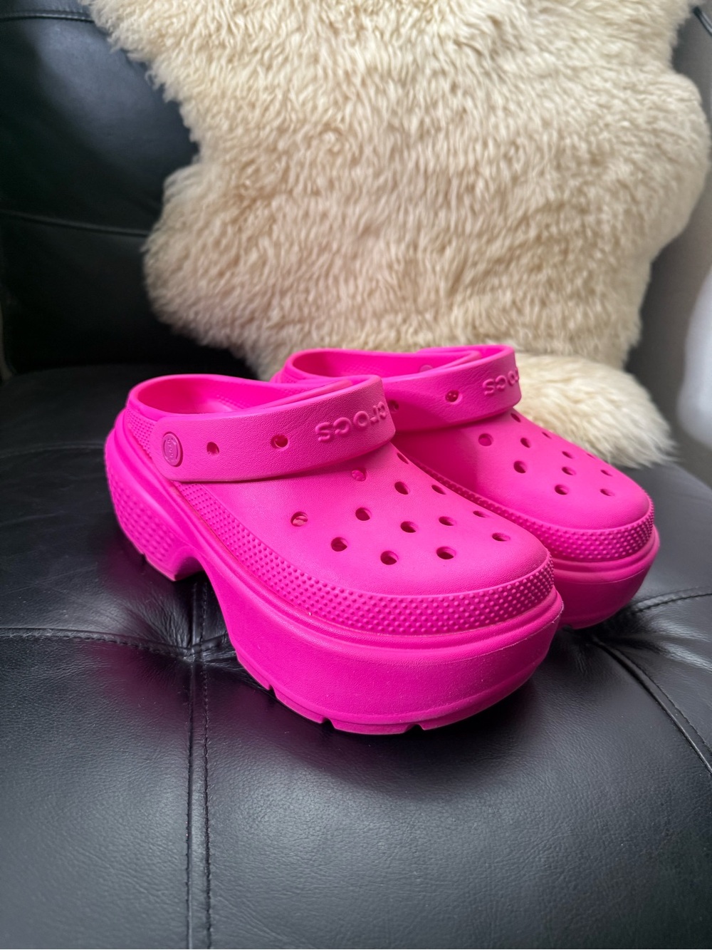 EUC Neon Pink Crocs Platform Clogs Sandal Unisex M5/W7